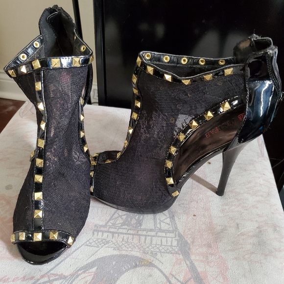 Heels - Picture 3 of 3